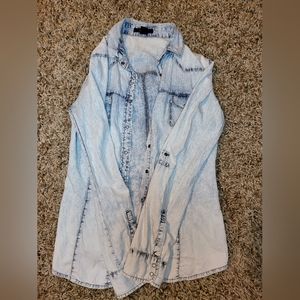 -Acid washed chambray denim -Size small
